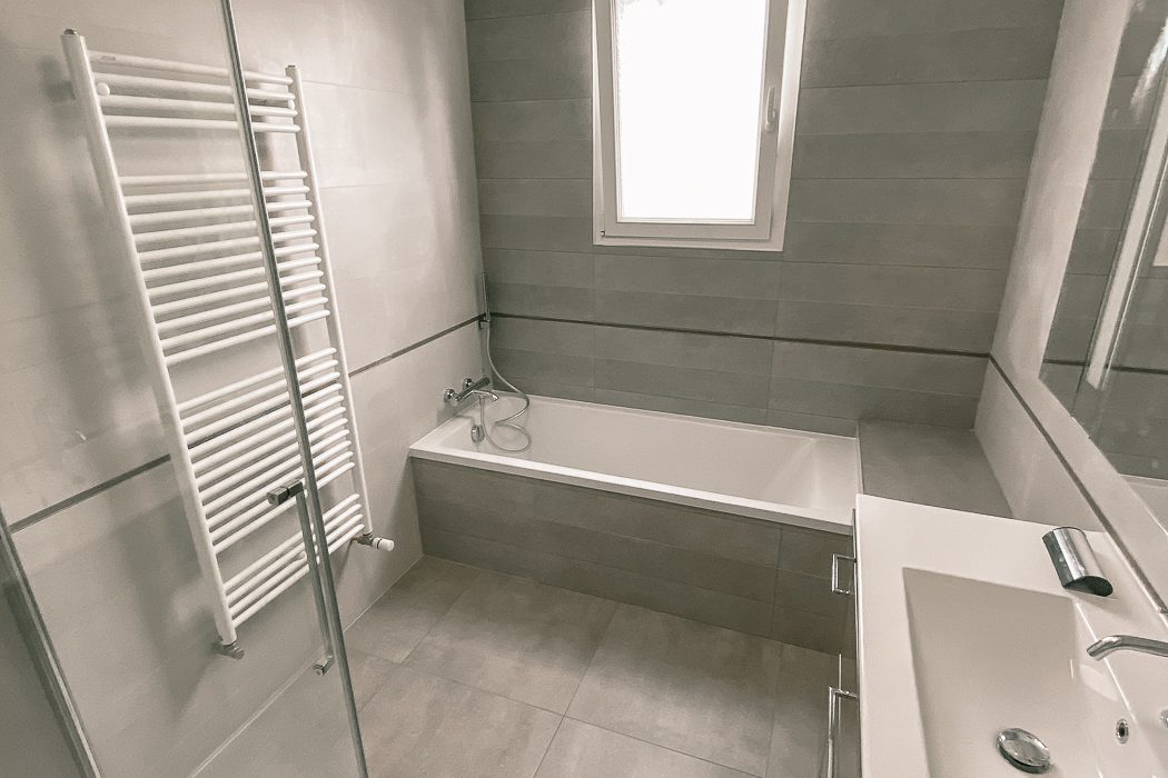 Rénovation Salle de bain et douche grise et blanche en île de France